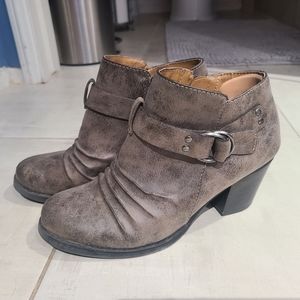 Memory foam ankle booties